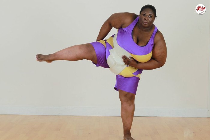 Đây là cô Sharran Alexander, nữ võ sĩ sumo nặng tới 203 kg, từng giành 4 HCV thế giới.